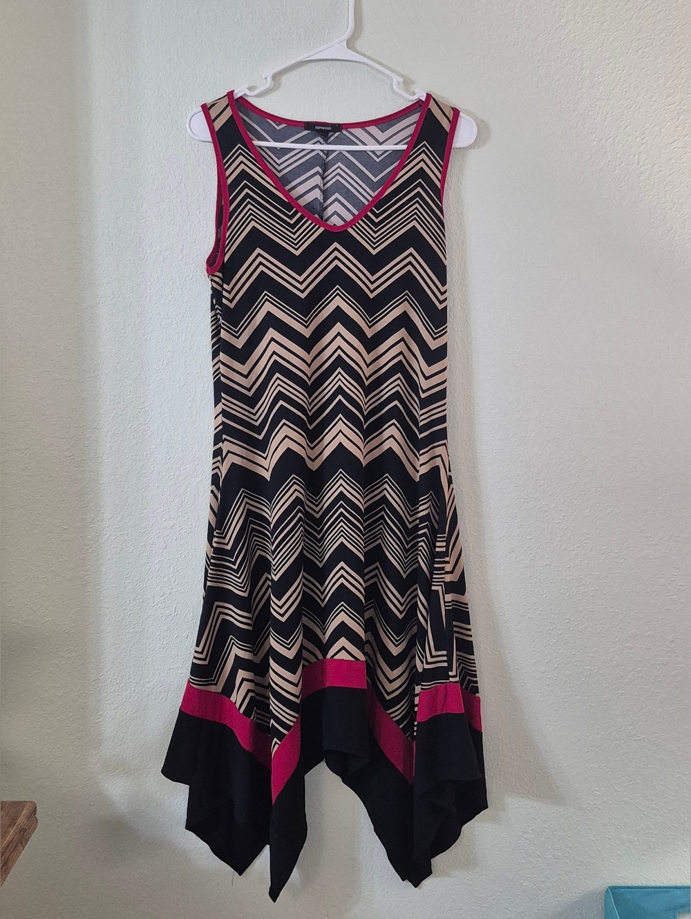 Espresso Sleeveless Chevron Handkerchief Dress in Black, Cream & Pink